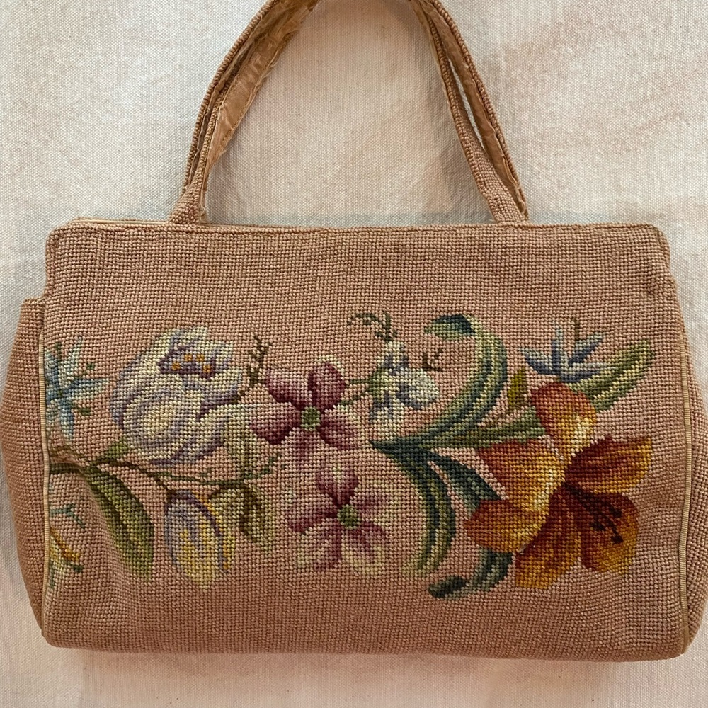 1940s-1950sVintage needlepoint clutch/handbag. - Picture 2 of 8